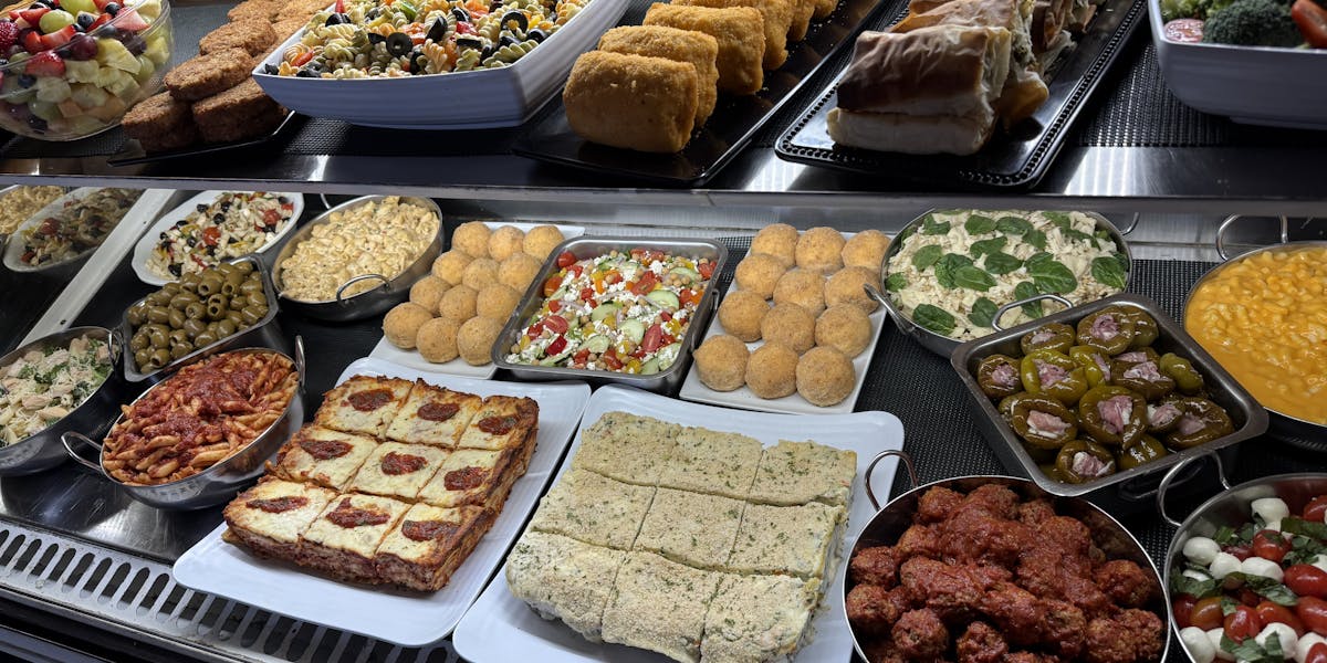 Signature Italian Specialties: Discover a menu full of authentic flavors.